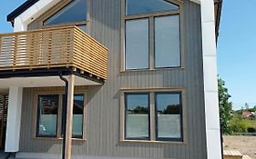 Cozy Apartment In A New House In Grimstad